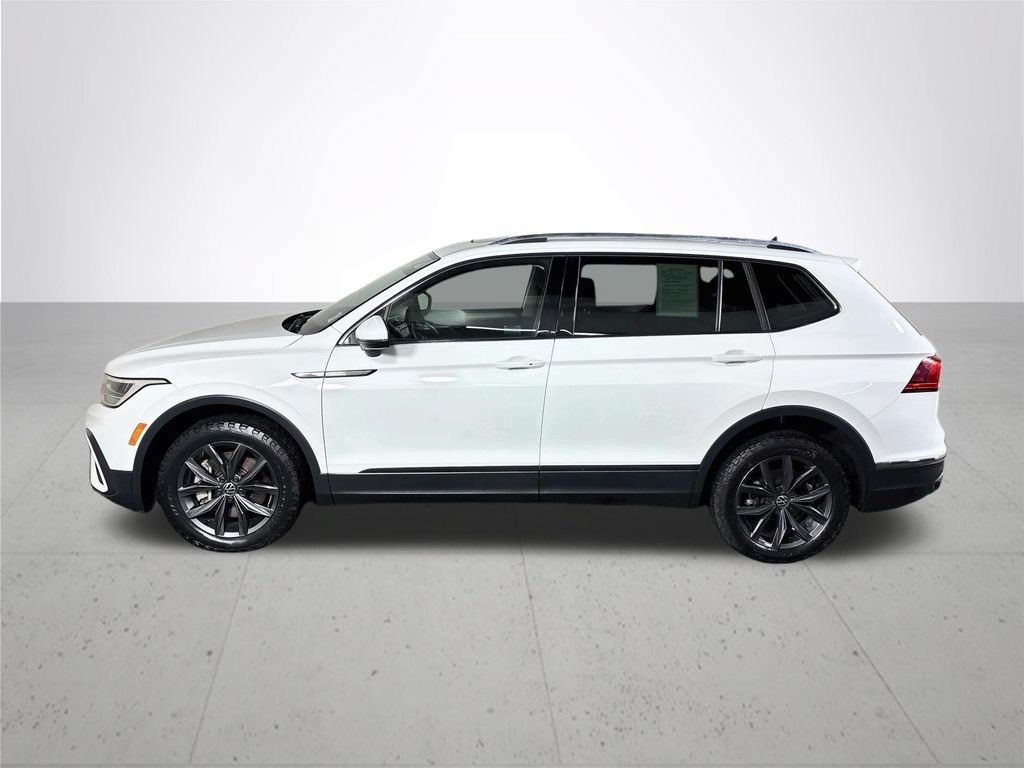 Certified 2022 Volkswagen Tiguan SE w/ Panoramic Sunroof Package AWD/4WD image 10