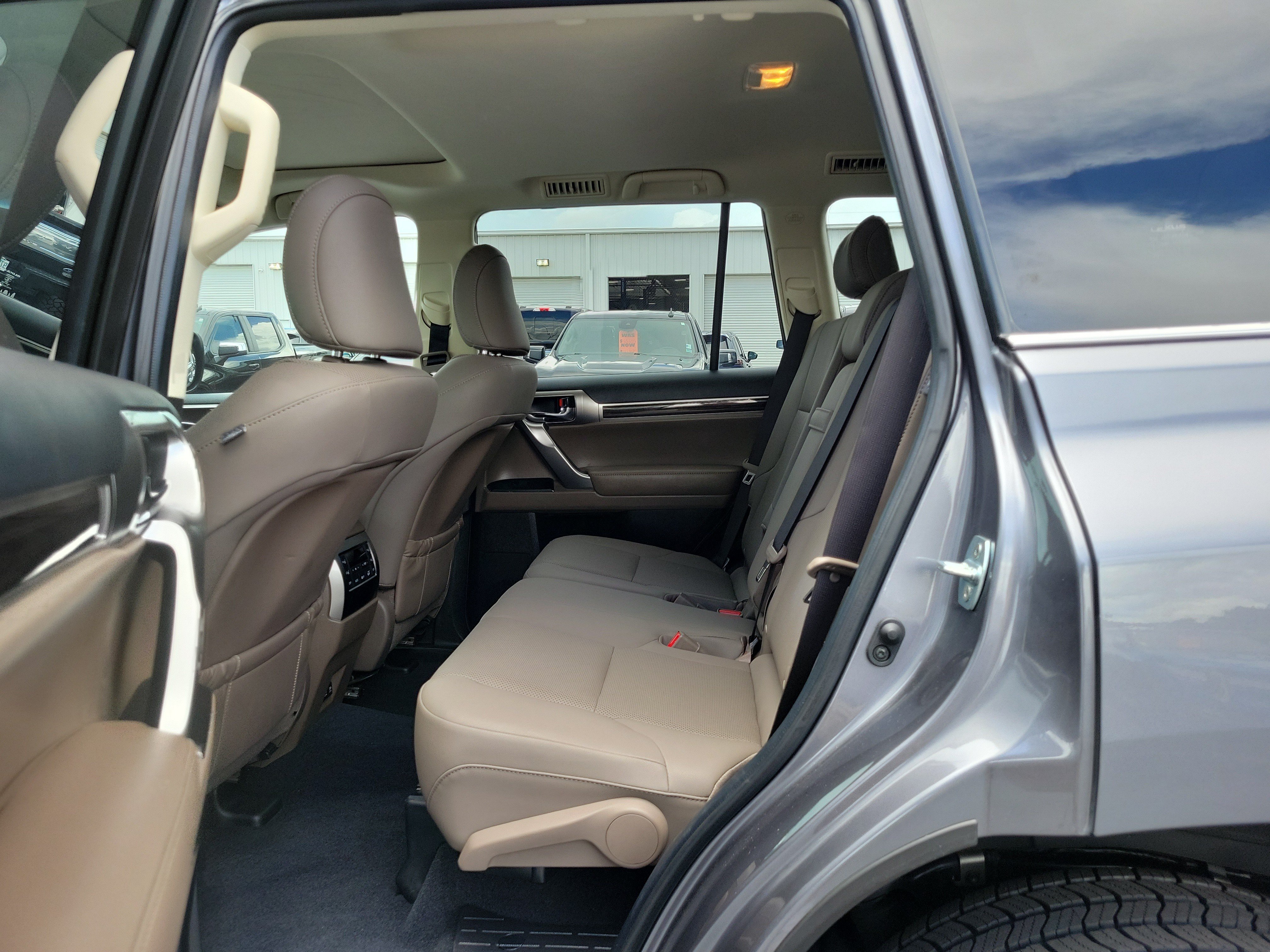 Used 2023 Lexus GX 460 Premium w/ Premium Package AWD/4WD image 12