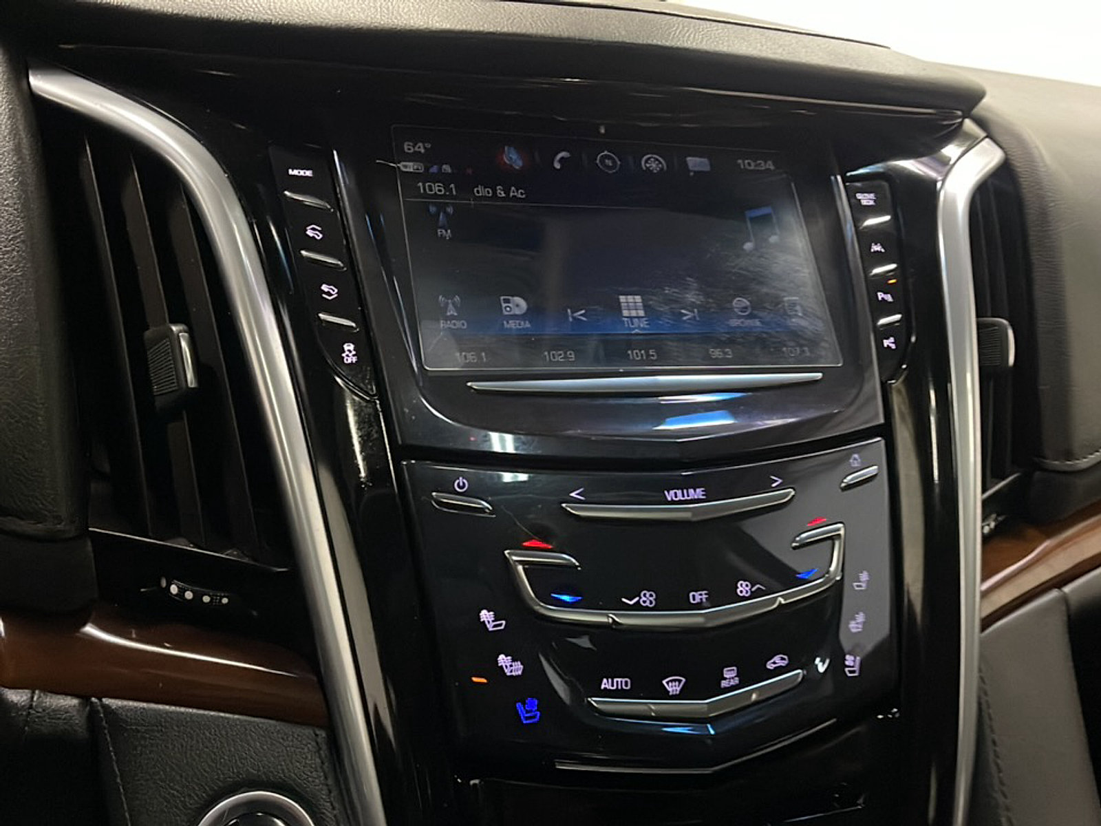 Used 2020 Cadillac Escalade Luxury w/ Escalade Sport Edition AWD/4WD image 8