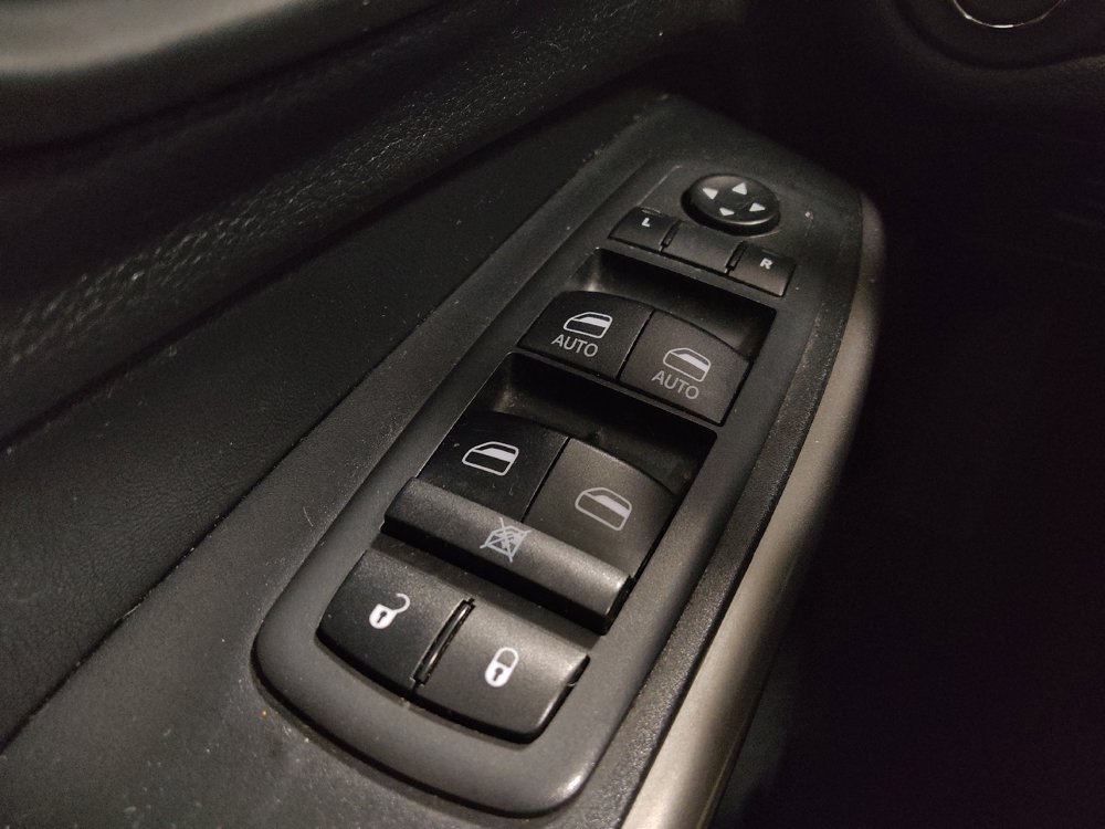 Used 2020 Jeep Cherokee Limited image 27