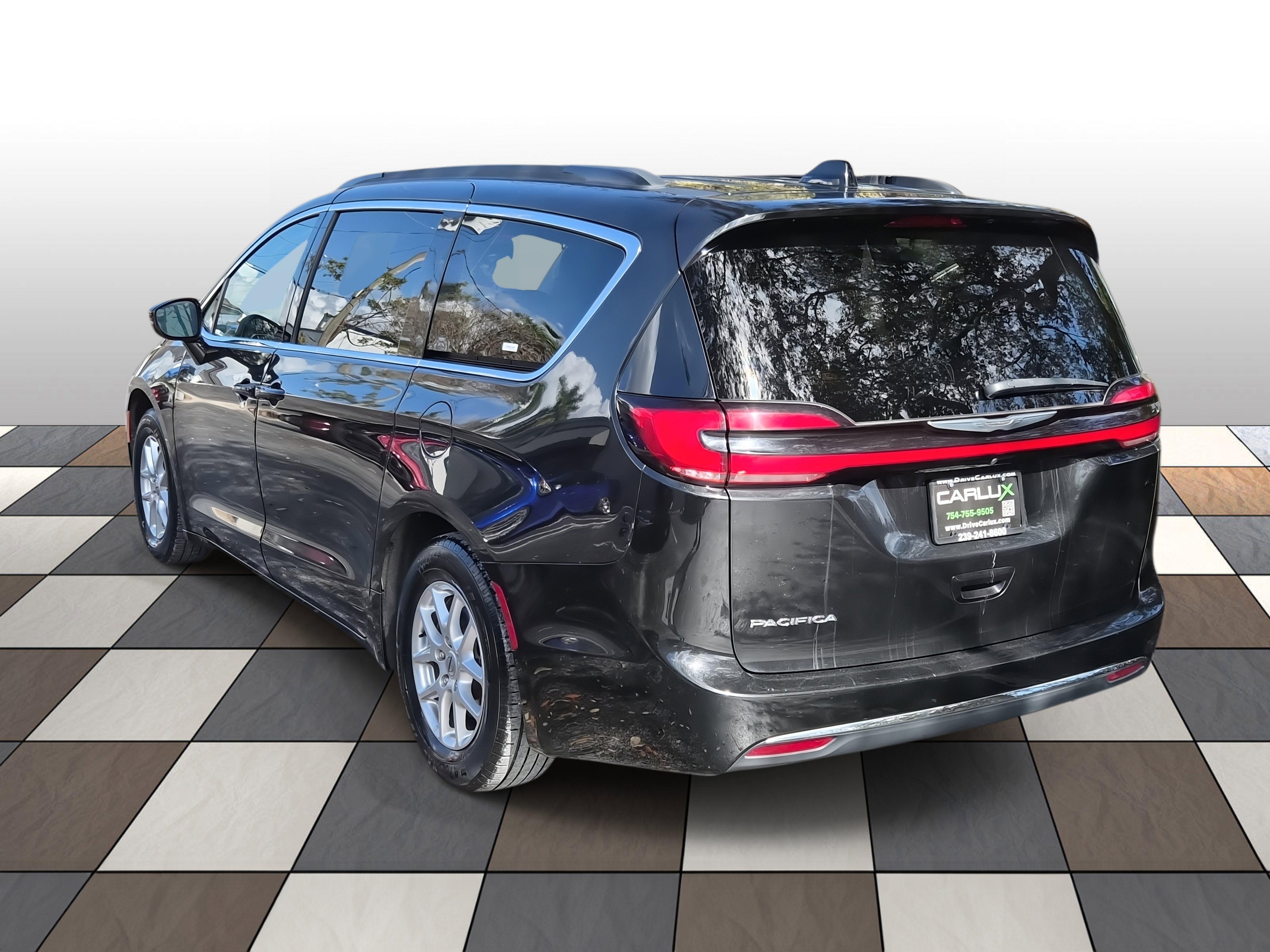 Used 2022 Chrysler Pacifica Touring-L image 6