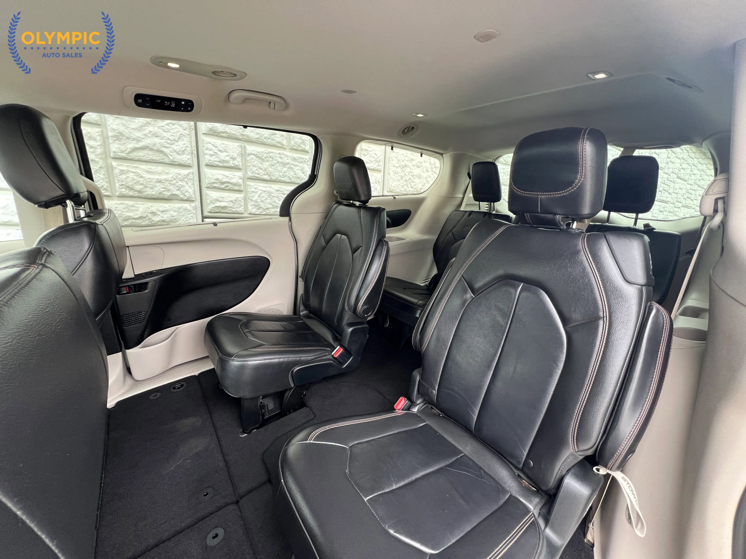 Used 2017 Chrysler Pacifica Touring-L image 39