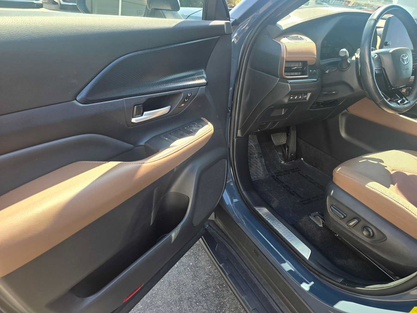 Used 2024 Toyota Grand Highlander AWD Hybrid image 24