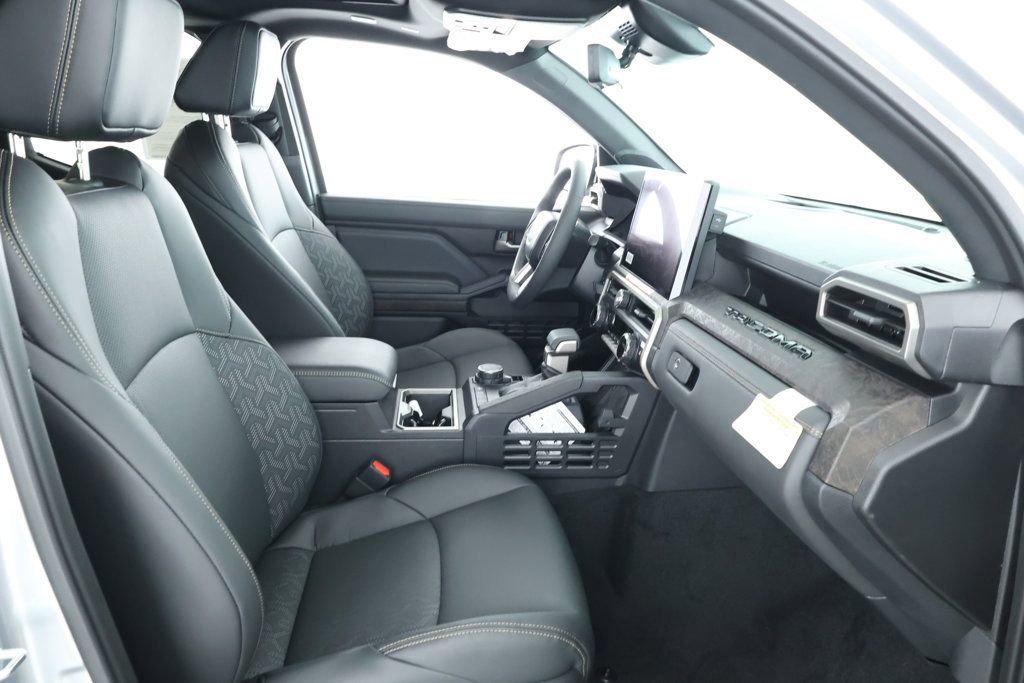 Used 2025 Toyota Tacoma Limited image 22