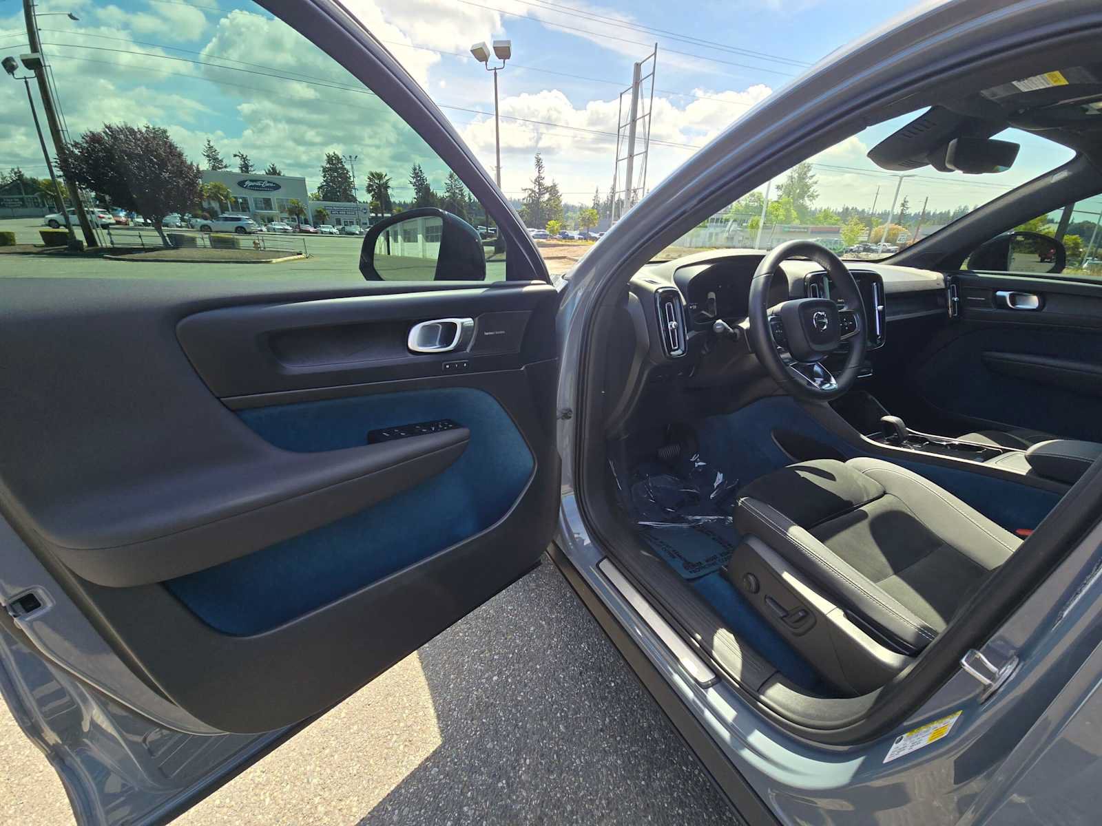 Used 2023 Volvo C40 P8 Recharge Ultimate AWD/4WD image 20