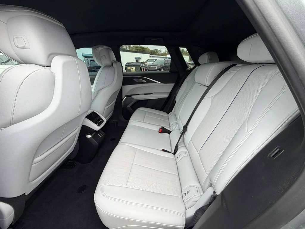 Used 2024 Cadillac Lyriq Sport image 15