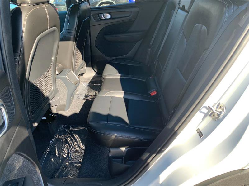 Used 2019 Volvo XC40 T5 Momentum image 39