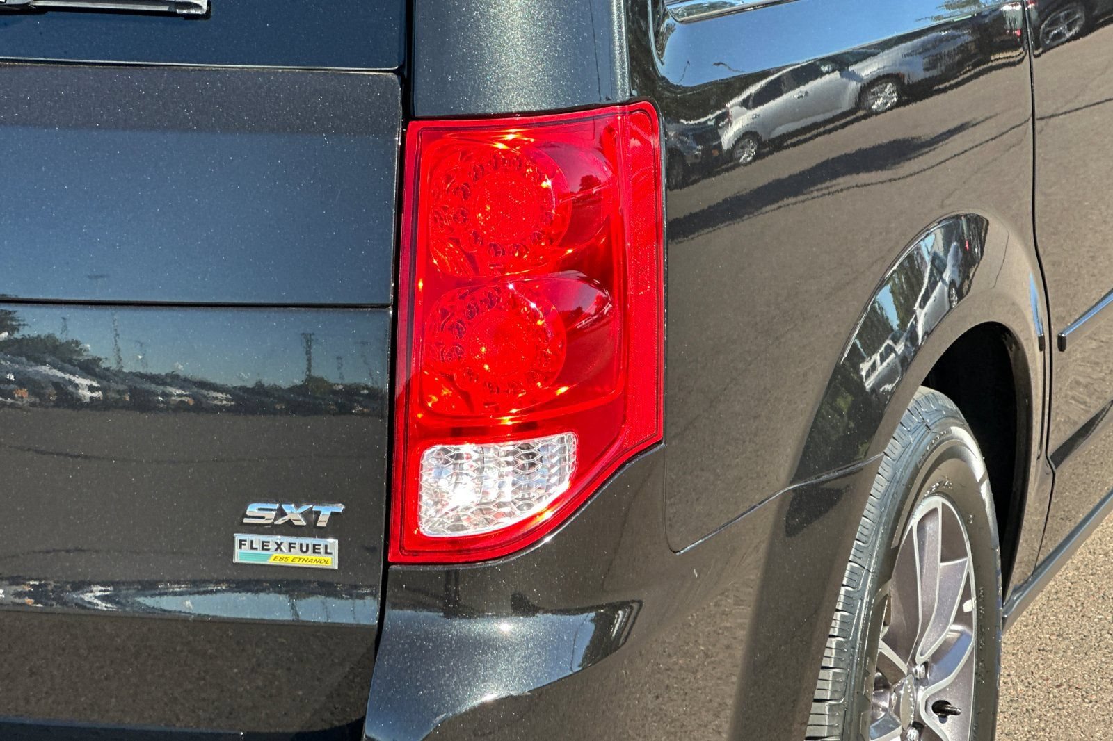 Used 2017 Dodge Grand Caravan SXT FWD image 25