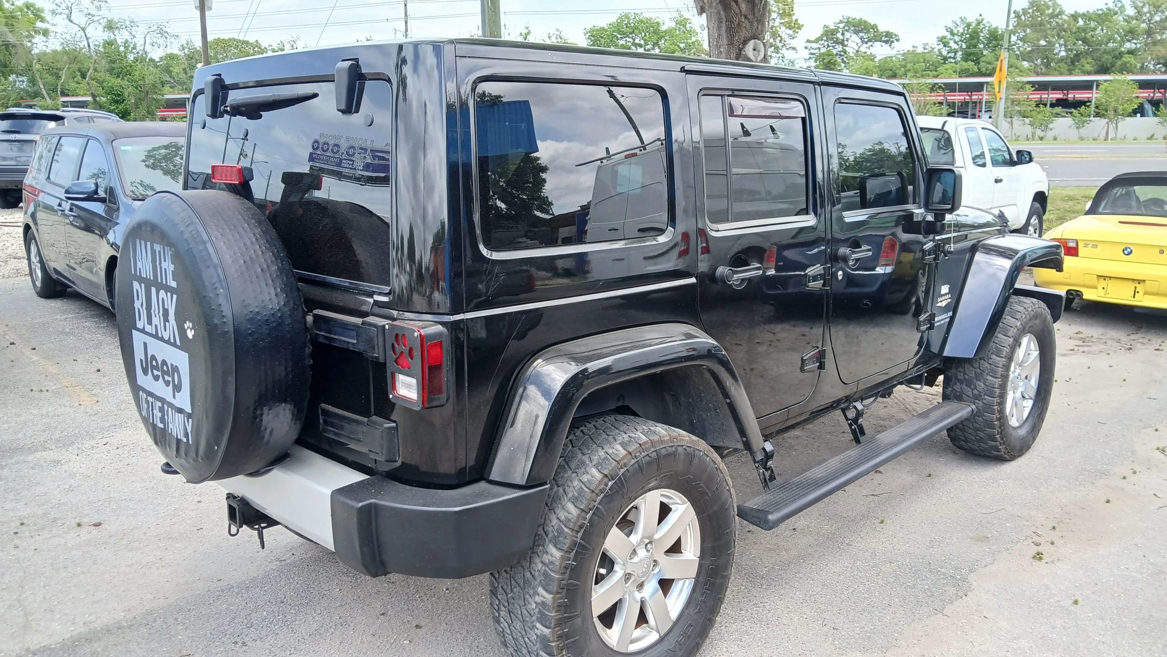 Used 2013 Jeep Wrangler Unlimited Sahara w/ Connectivity Group AWD/4WD image 5
