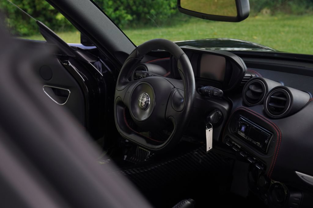 Used 2019 Alfa Romeo 4C Spider RWD image 54