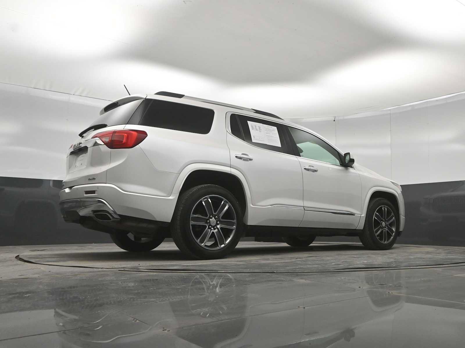 Used 2019 GMC Acadia Denali w/ Technology Package AWD/4WD image 32