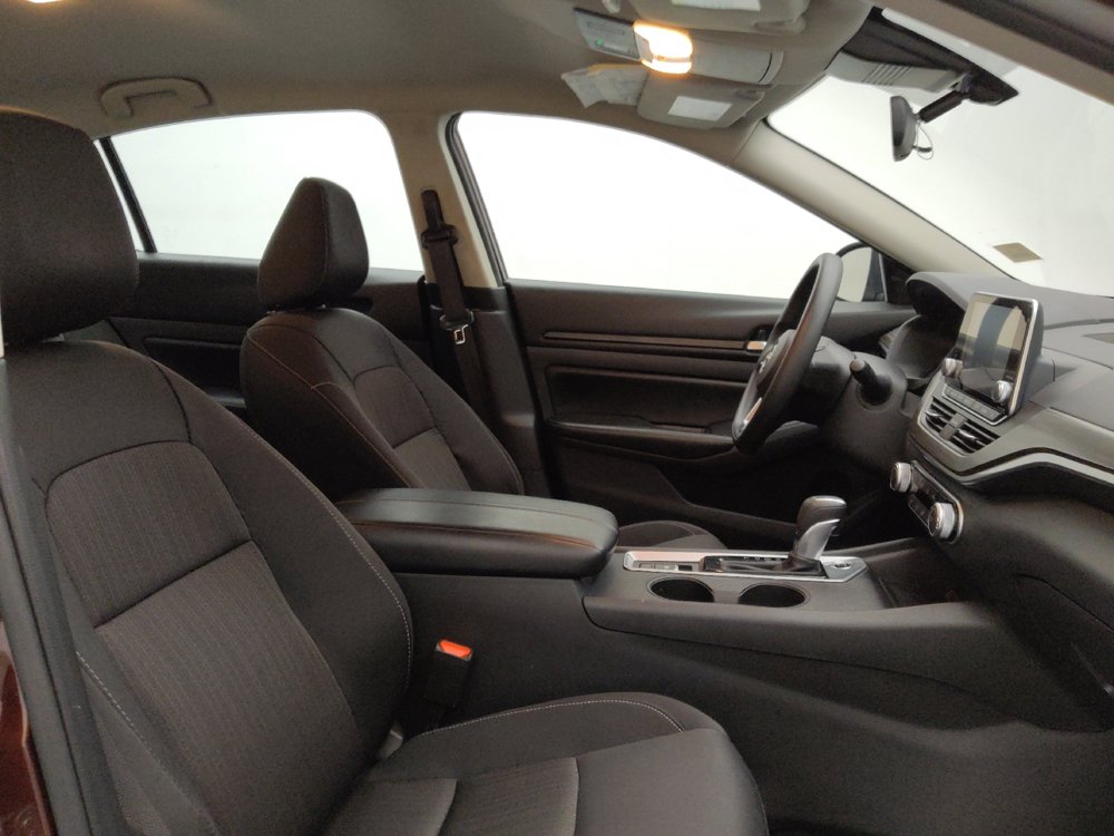 Used 2025 Nissan Altima 2.5 SV AWD/4WD image 21