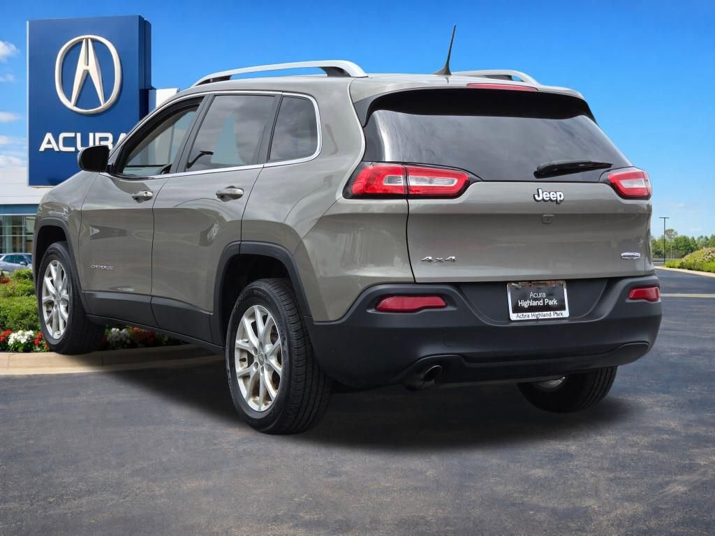 Used 2018 Jeep Cherokee Latitude w/ Cold Weather Group AWD/4WD image 15