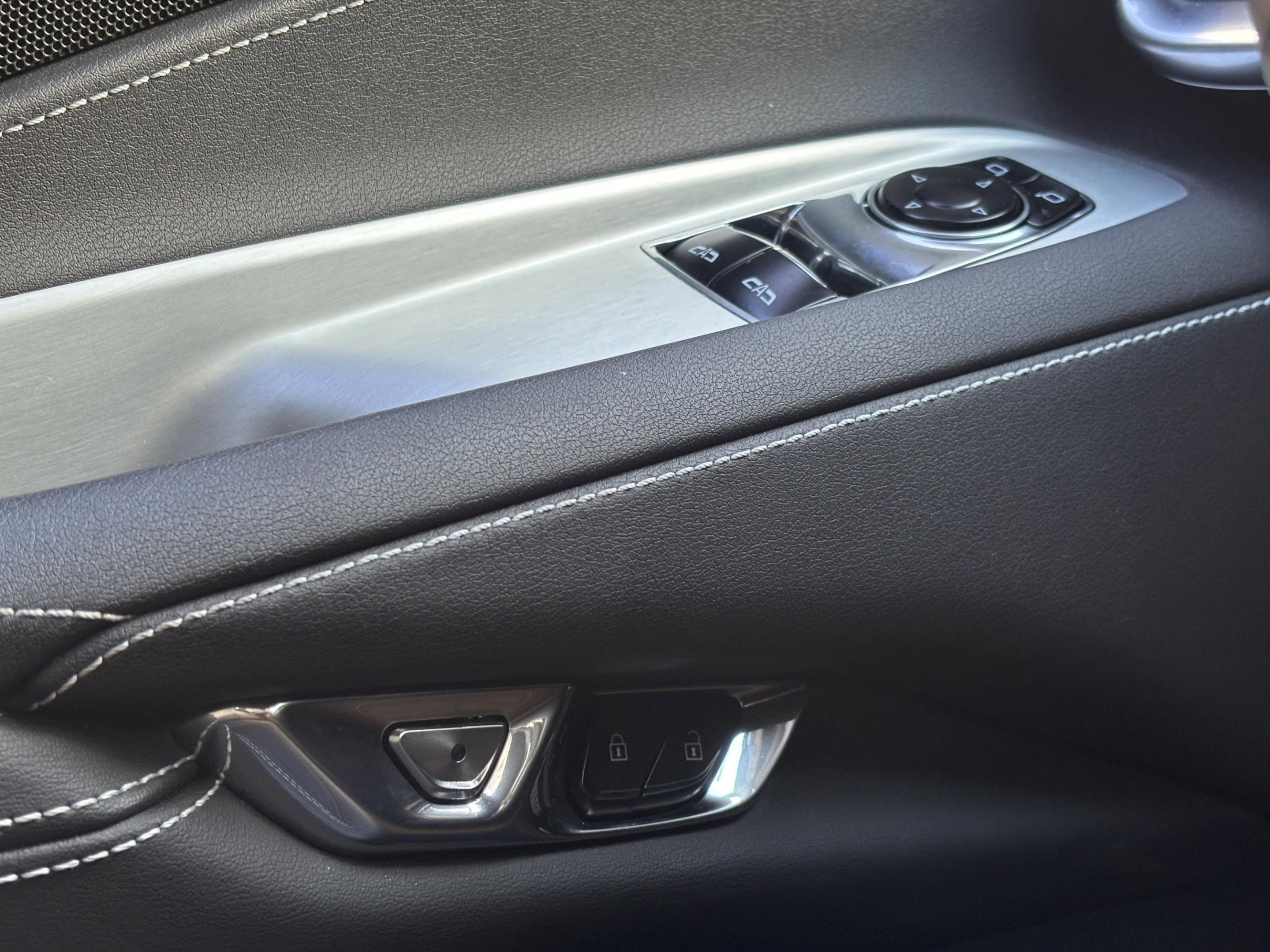 Used 2024 Chevrolet Corvette Stingray Coupe w/ Z51 Performance Package image 28