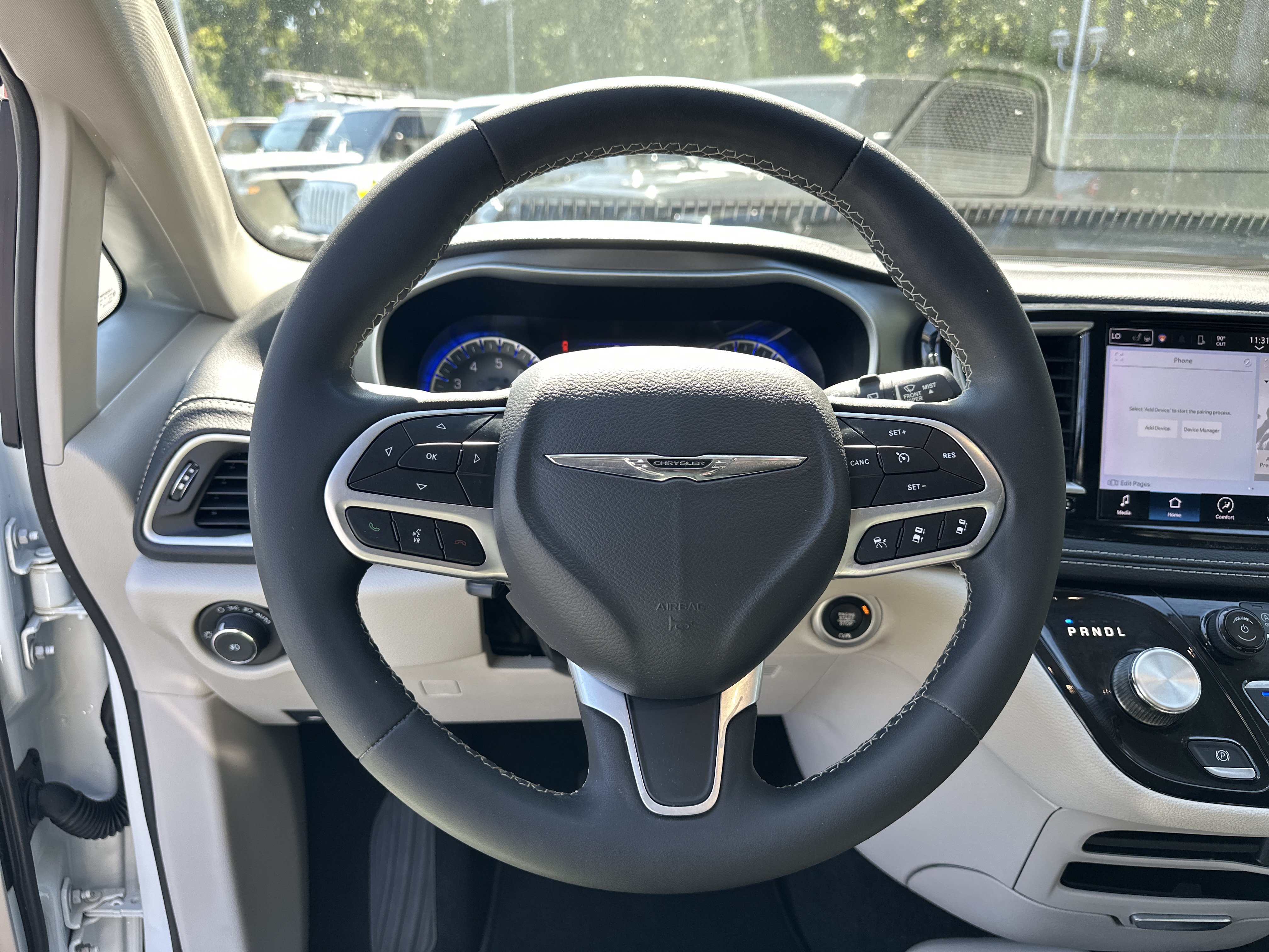 Used 2023 Chrysler Pacifica Touring-L AWD/4WD image 26