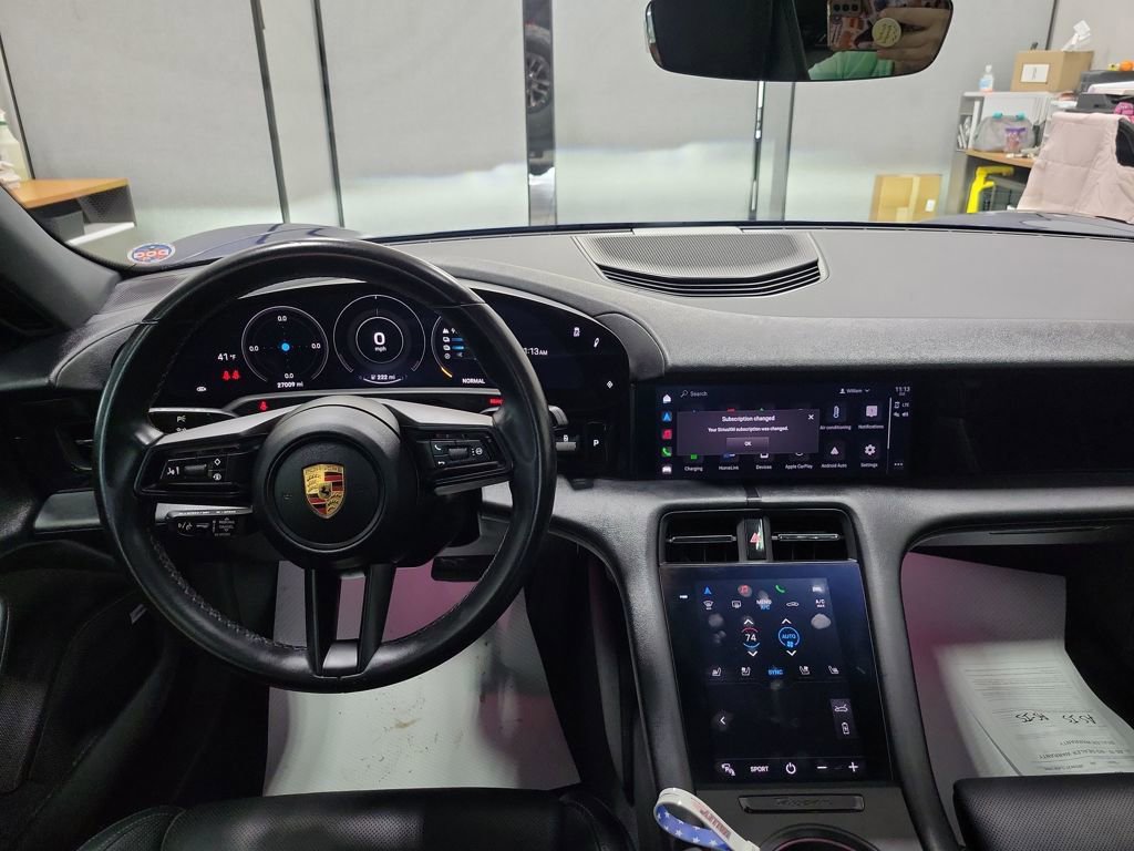 Used 2021 Porsche Taycan image 3