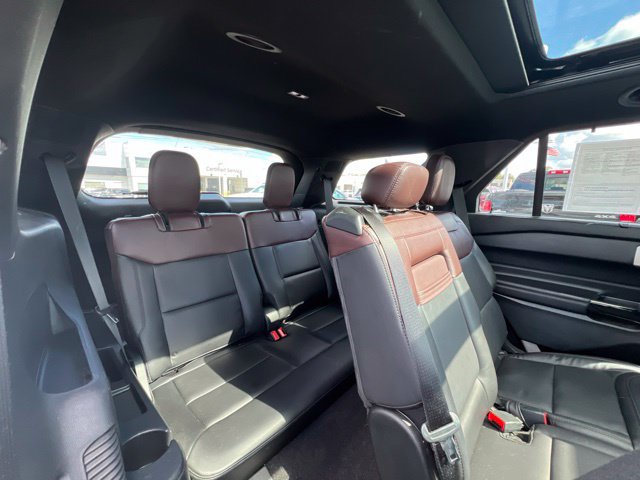 Used 2022 Ford Explorer Platinum w/ Equipment Group 601A AWD/4WD image 17