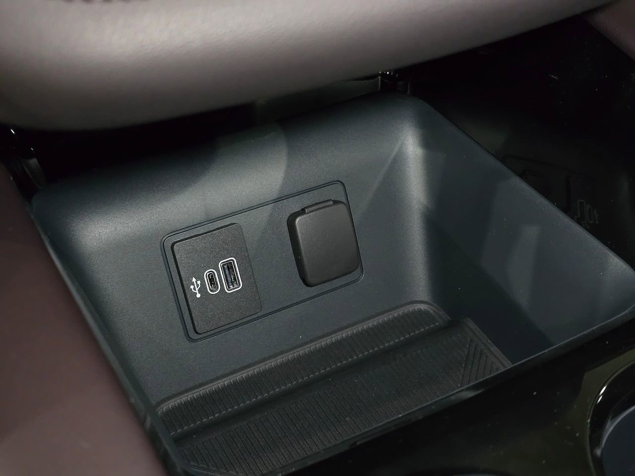 New 2026 Ford Explorer Platinum image 31