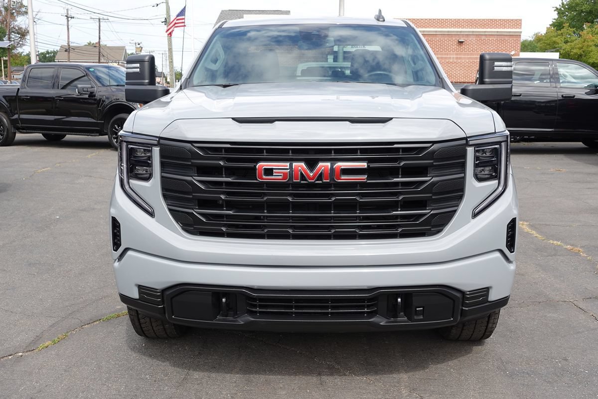 Used 2024 GMC Sierra 1500 Pro w/ Graphite Edition AWD/4WD image 5