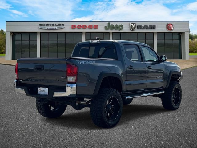 Used 2017 Toyota Tacoma TRD Sport image 26