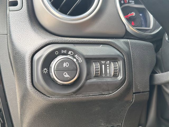 Used 2022 Jeep Gladiator Rubicon w/ Cold Weather Group AWD/4WD image 32