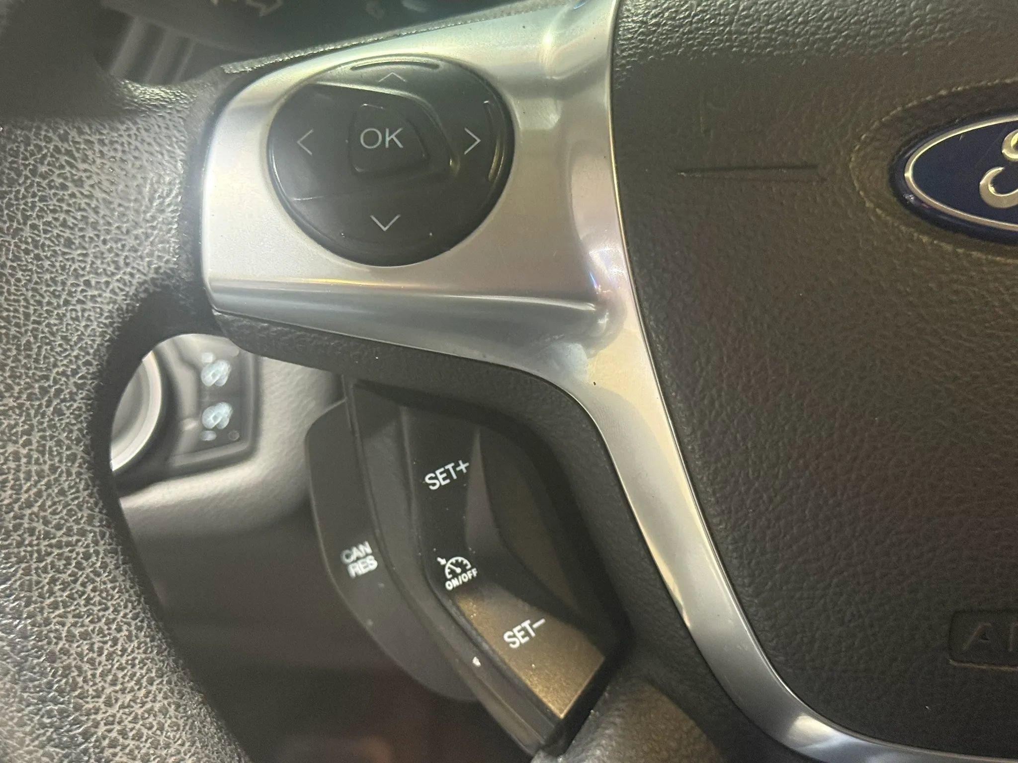 Used 2015 Ford Escape SE w/ SE Chrome Package image 16