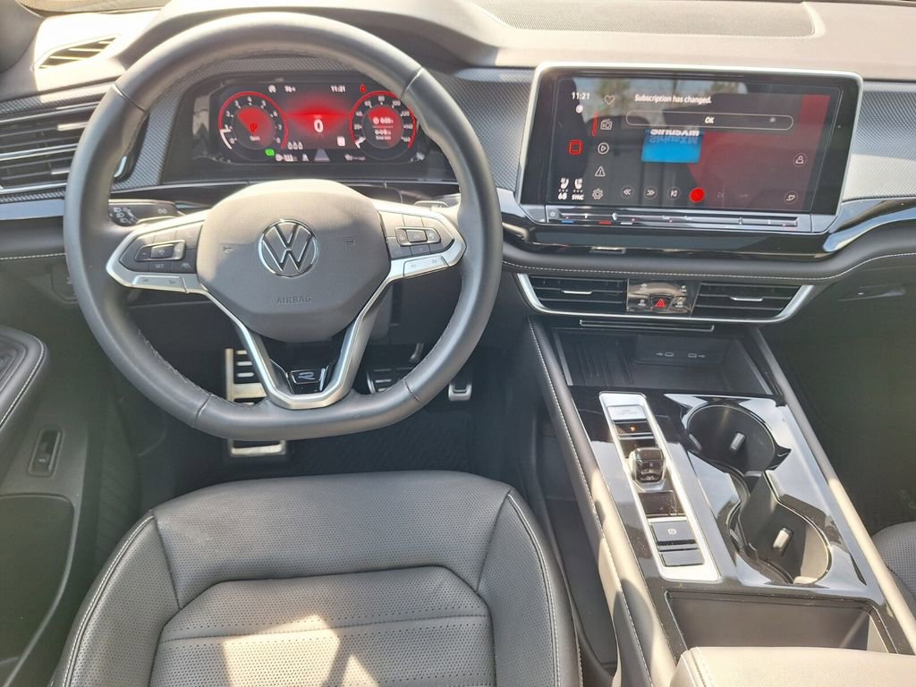 Used 2025 Volkswagen Atlas Cross Sport SEL R-Line image 21