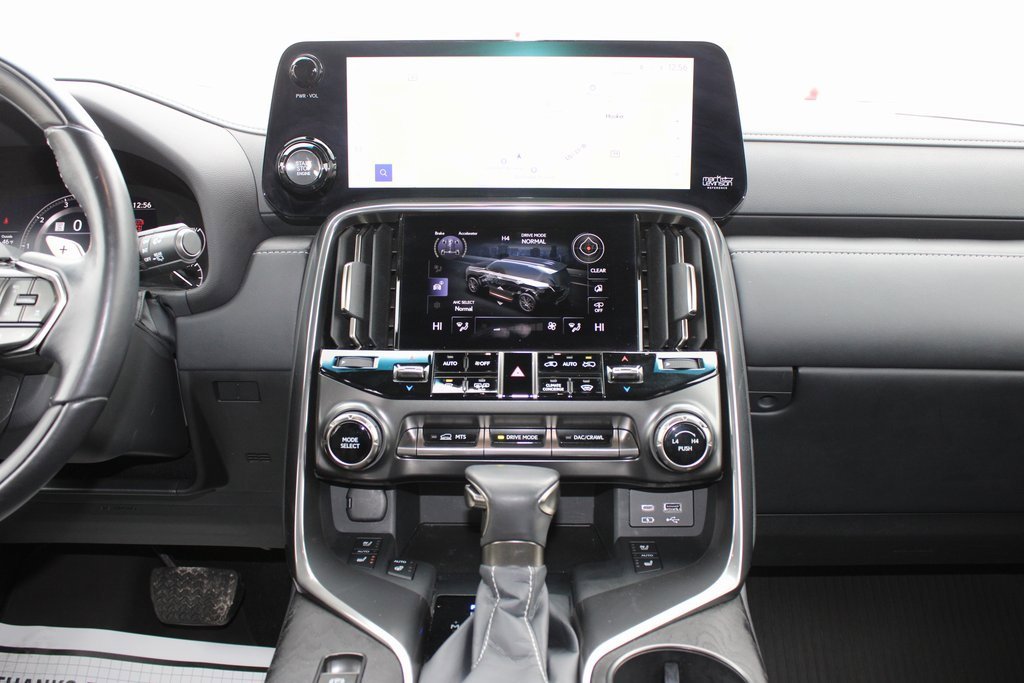 Used 2023 Lexus LX 600 4WD w/ Luxury Package image 34