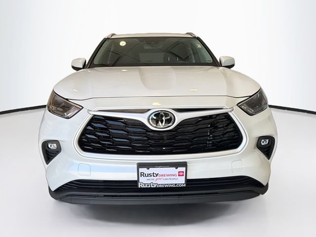 Certified 2025 Toyota Highlander XLE FWD image 2