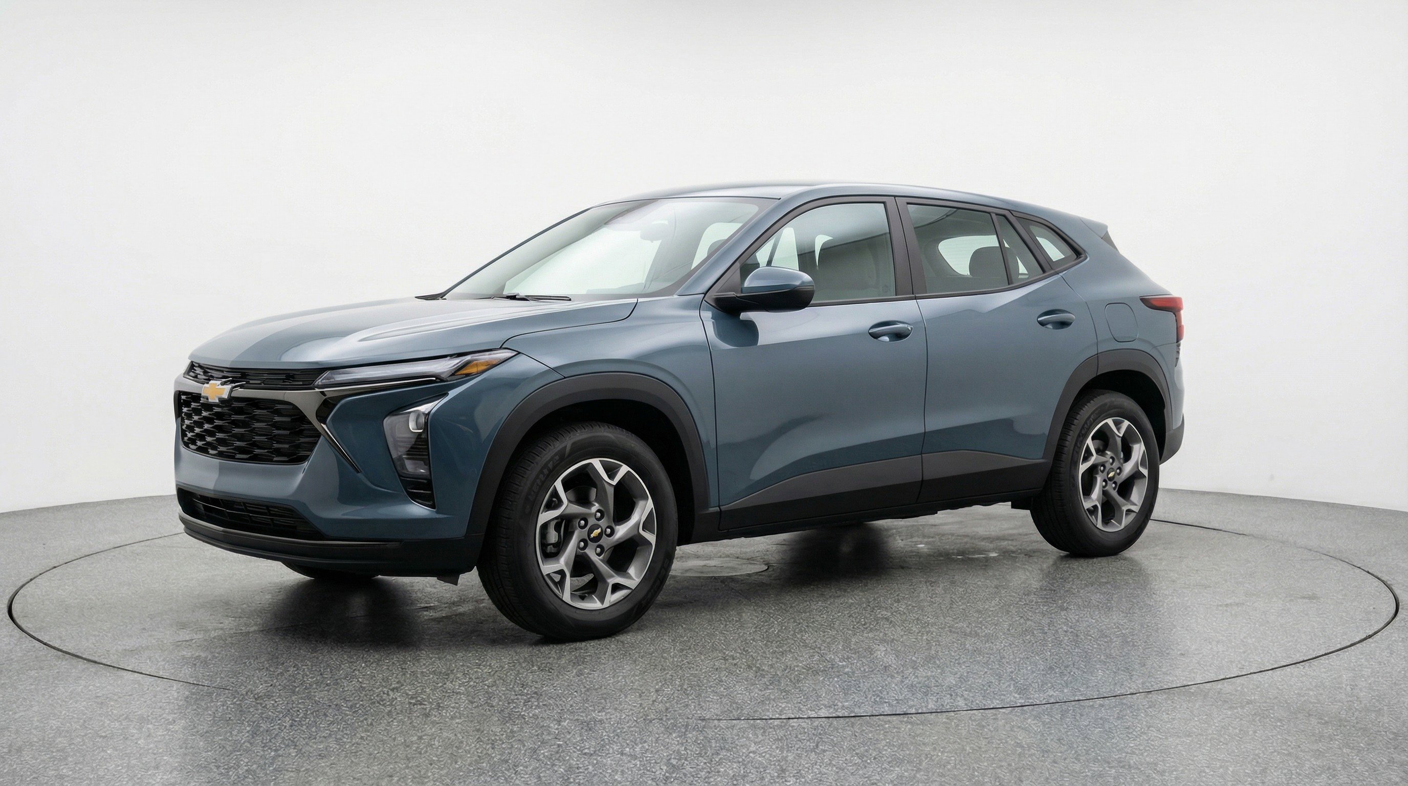 Used 2025 Chevrolet Trax LT FWD image 3