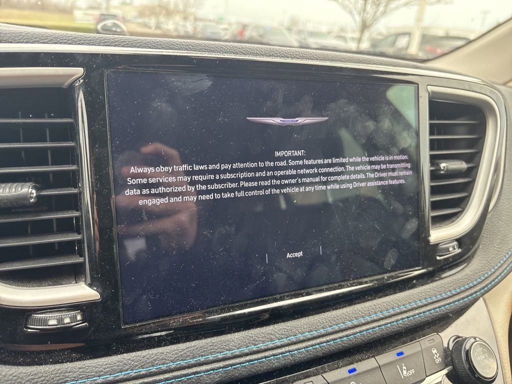 Used 2021 Chrysler Pacifica Touring-L image 23