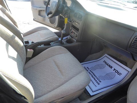 Used 2002 Saturn S-Series SL1 image 16