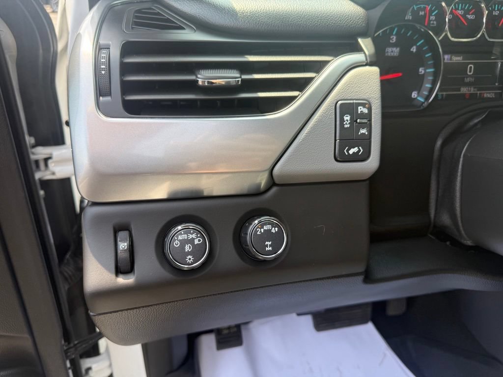 Used 2018 Chevrolet Tahoe LT w/ Luxury Package AWD/4WD image 18