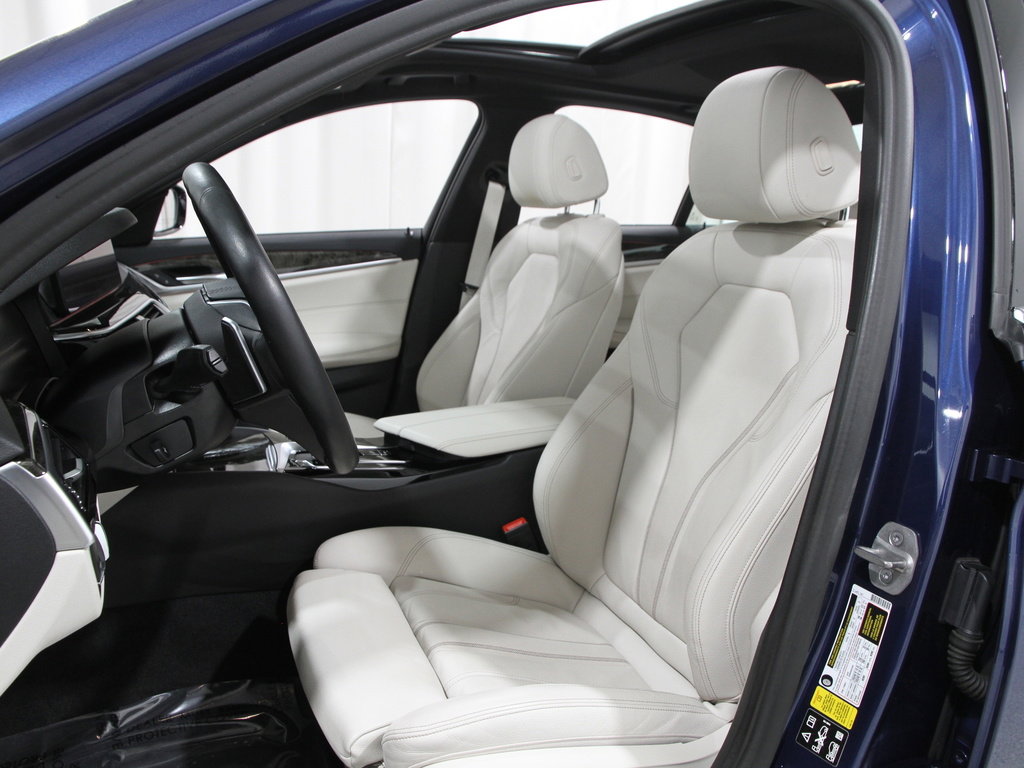 Certified 2022 BMW 530i xDrive w/ Convenience Package image 5