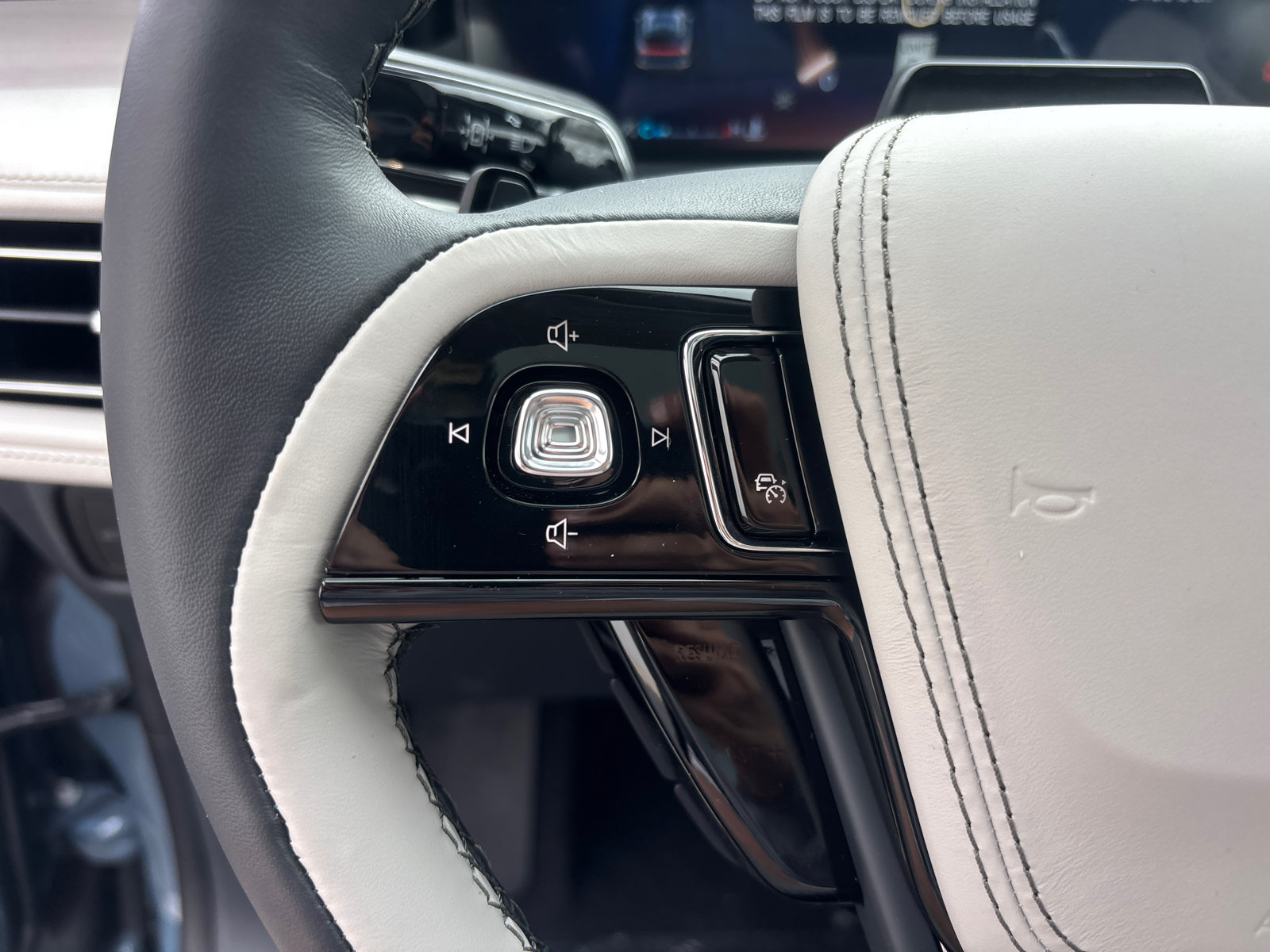 New 2027 Lincoln Aviator Reserve AWD/4WD image 16