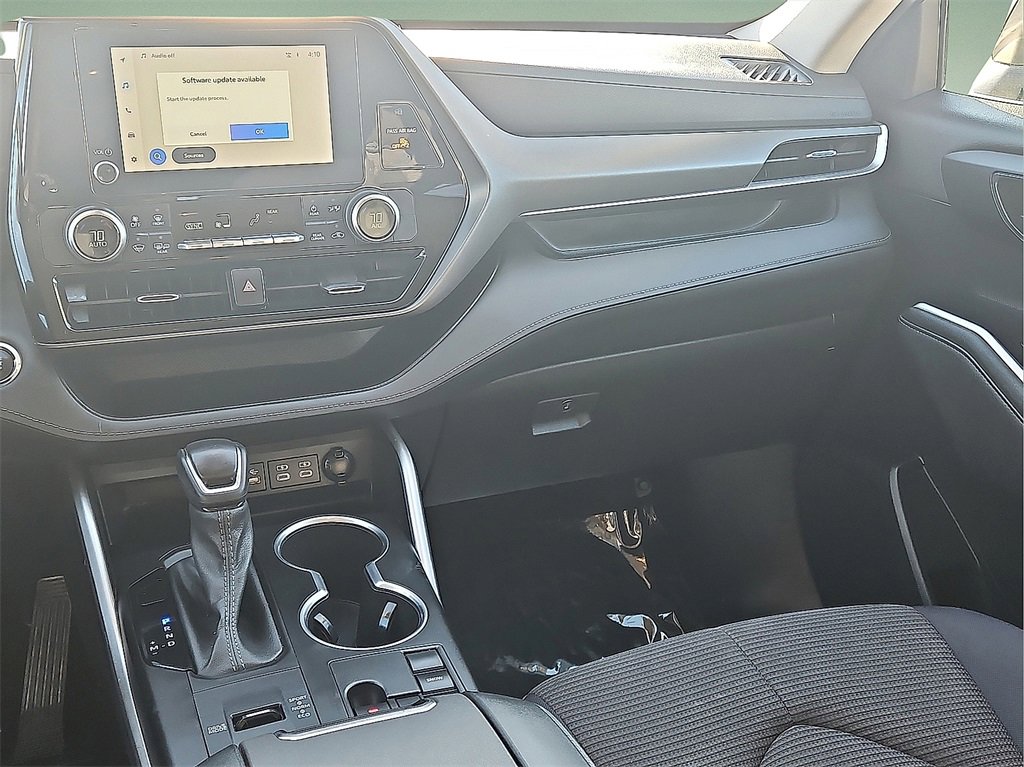 Used 2023 Toyota Highlander L image 18