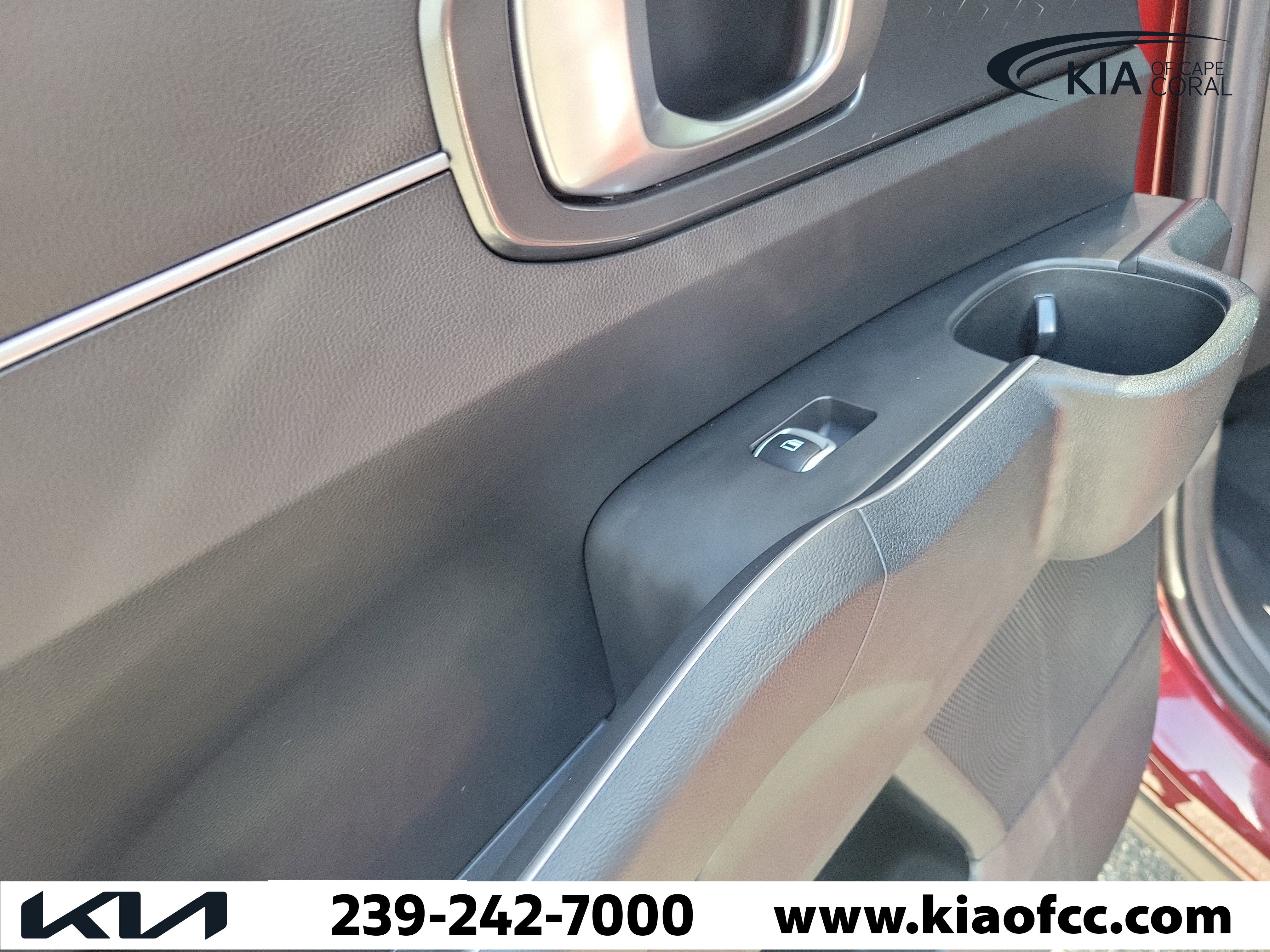 Certified 2025 Kia Sorento LX FWD image 12