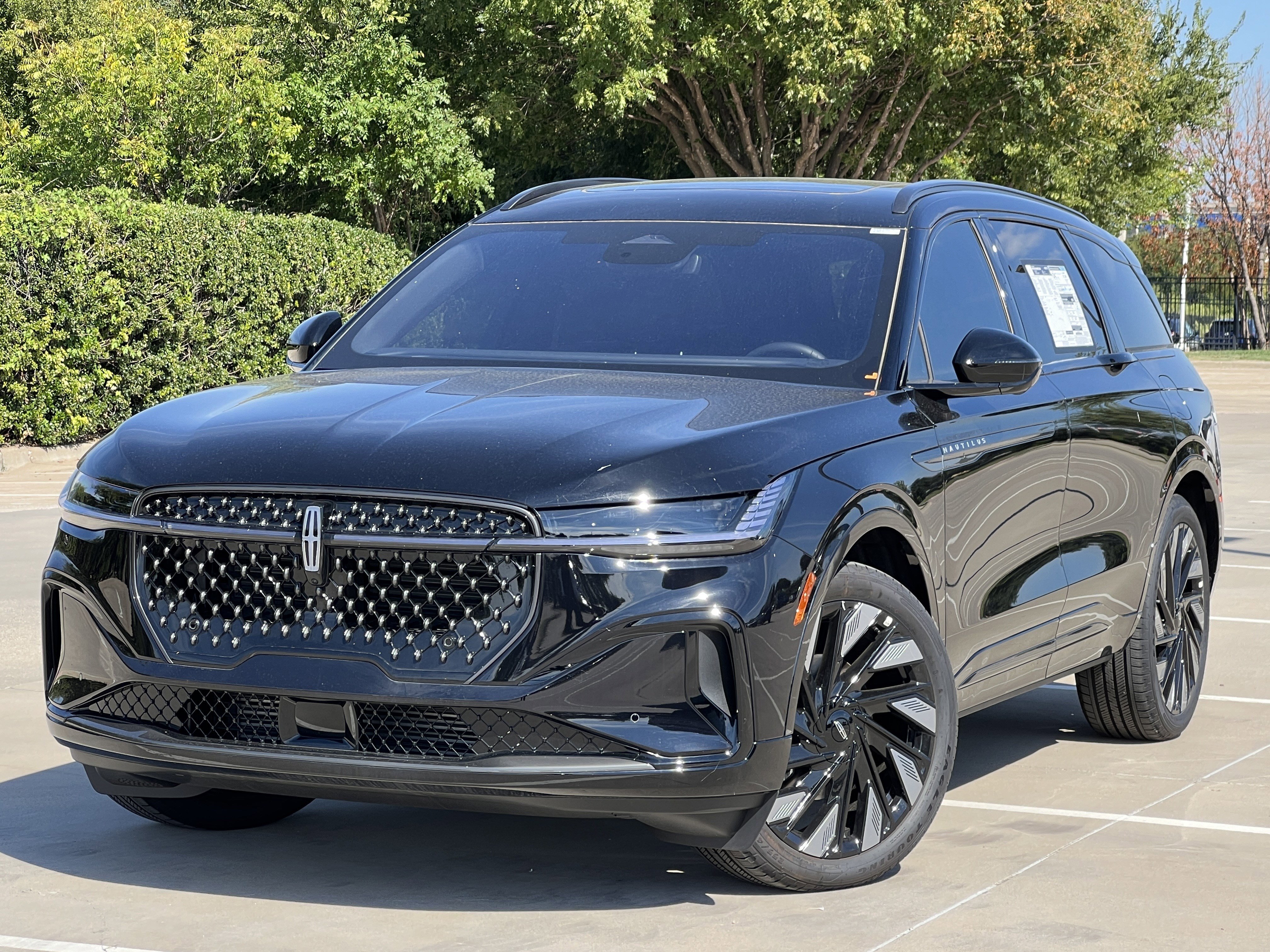 New 2025 Lincoln Nautilus Reserve w/ Jet Appearance Package image 2