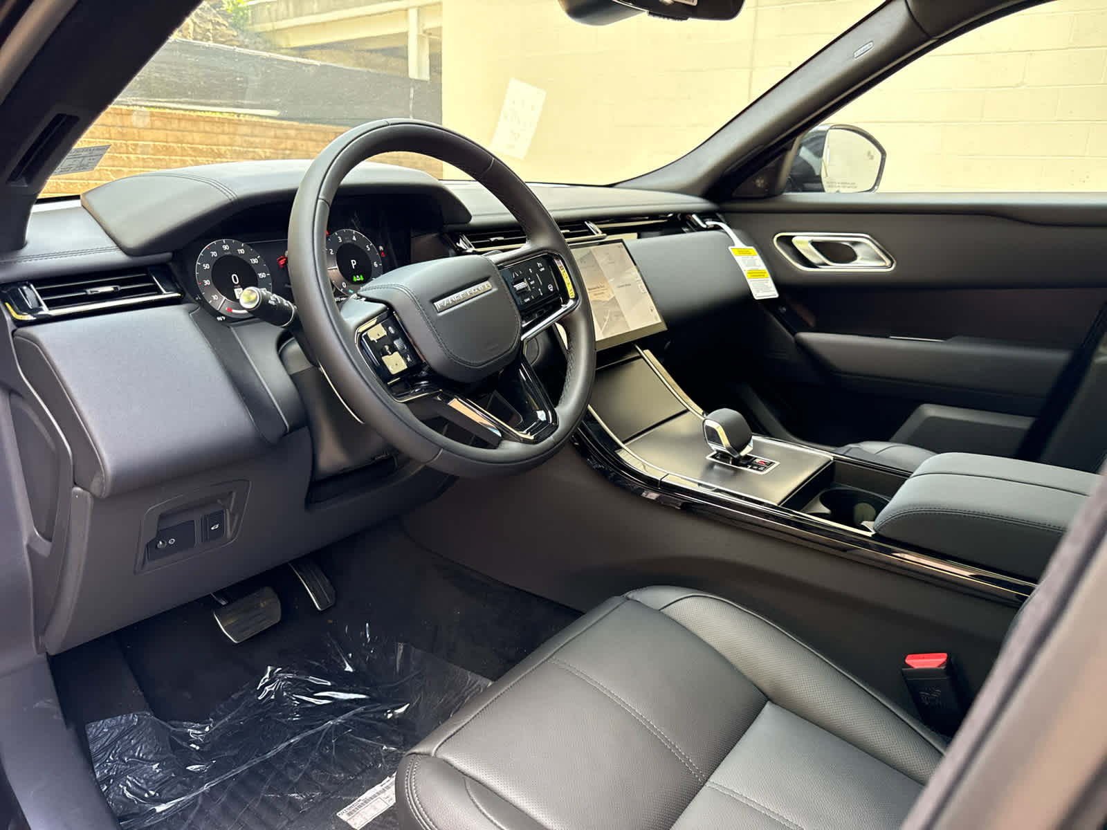 New 2026 Land Rover Range Rover Velar Dynamic SE image 11