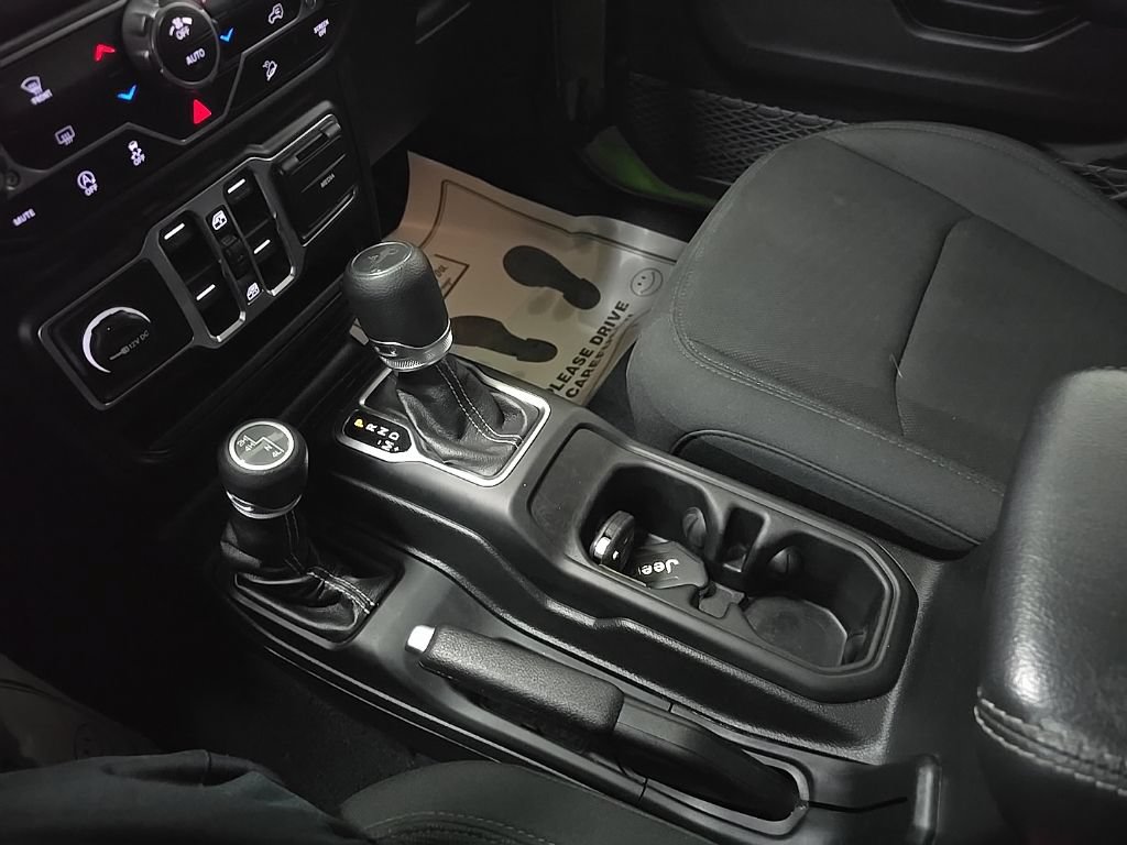 Used 2020 Jeep Wrangler Unlimited Sahara w/ Uconnect 4C Nav & Sound Group AWD/4WD image 27