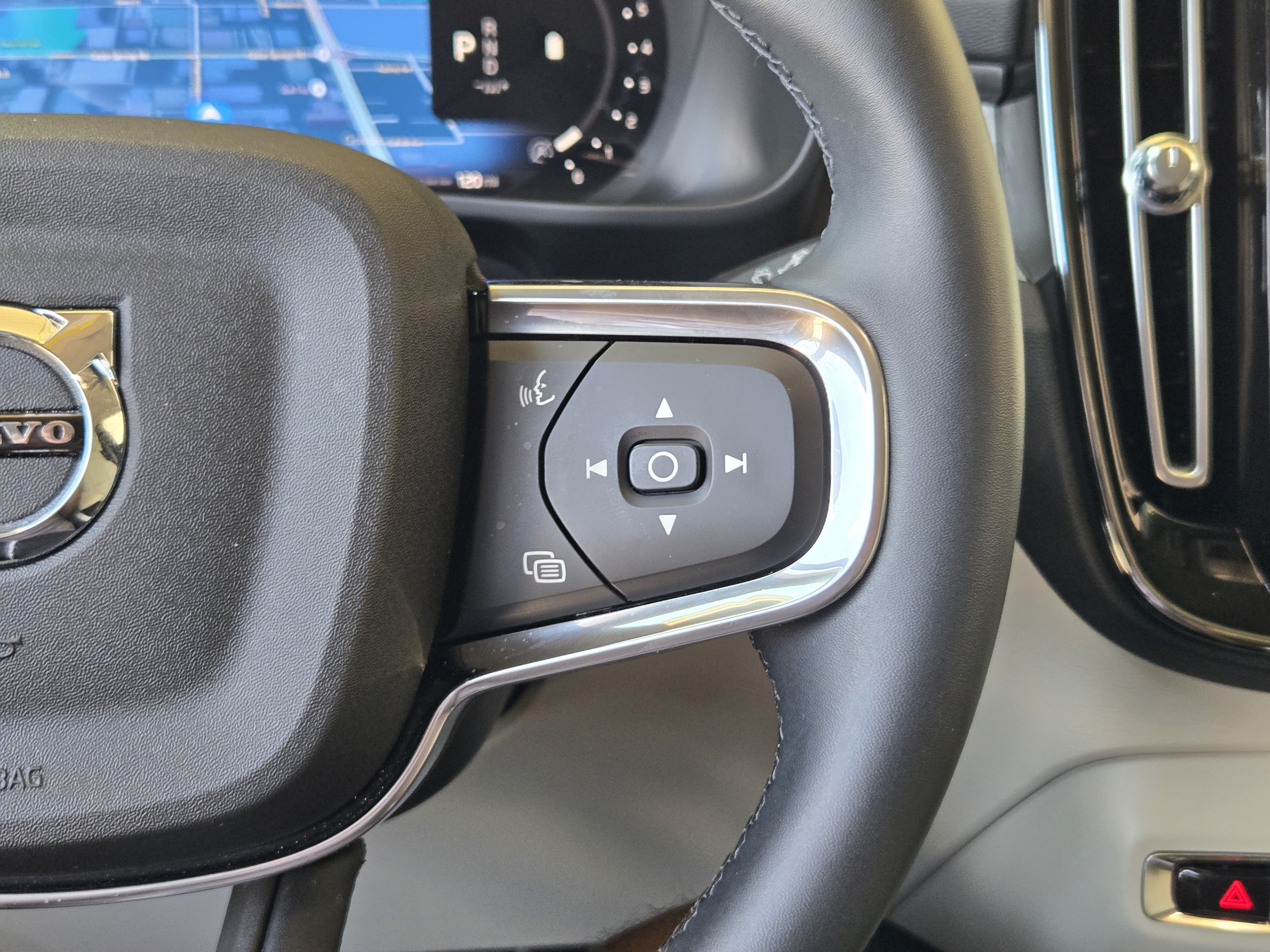Used 2022 Volvo XC60 B5 Inscription w/ Advanced Package FWD image 28