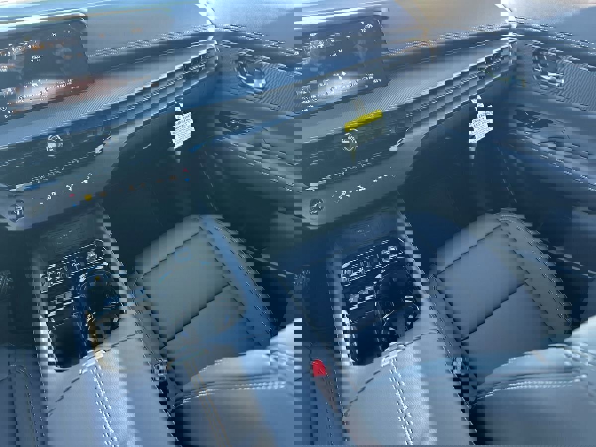 Used 2025 Nissan Murano SV image 17