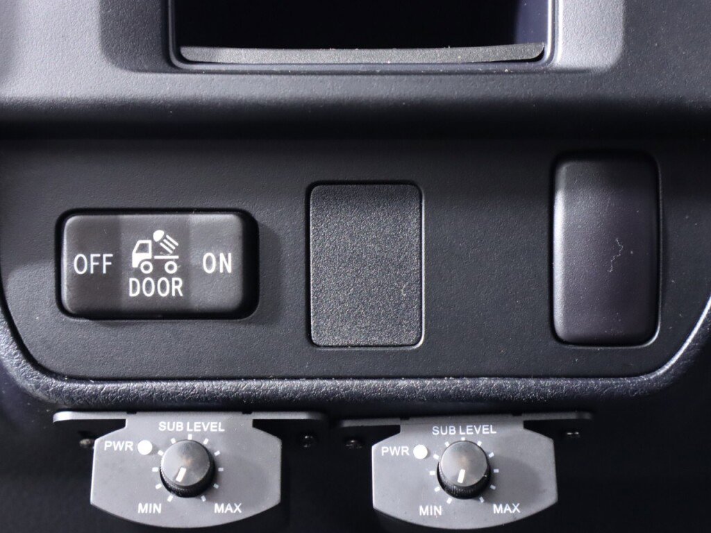 Used 2016 Toyota Tacoma SR5 w/ SR5 Appearance Package (SN) image 10