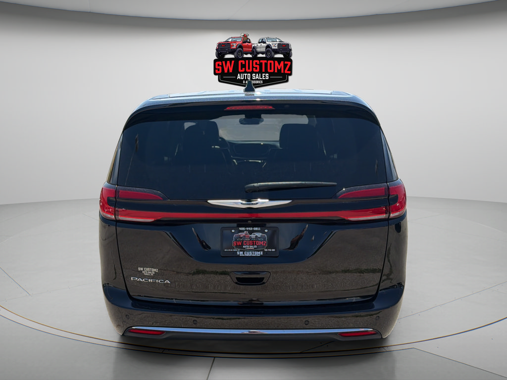 Used 2024 Chrysler Pacifica Touring-L FWD image 6