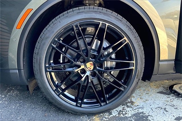 Used 2025 Porsche Macan 4 Electric image 14