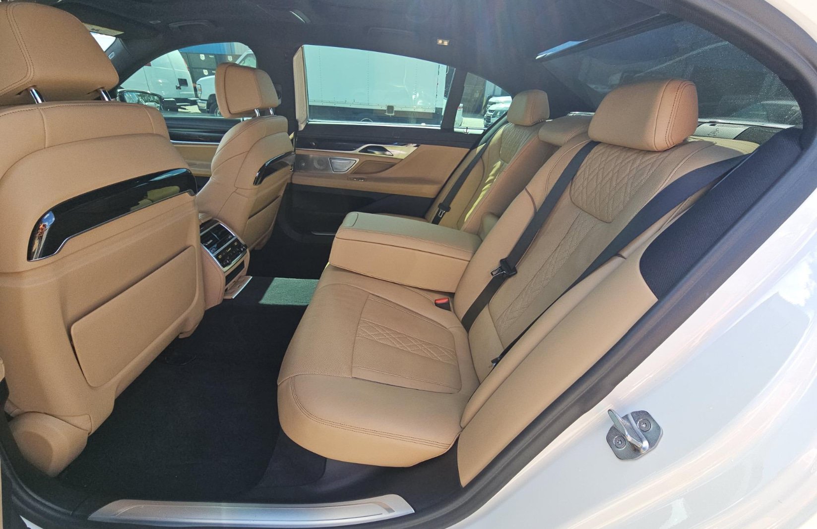 Used 2019 BMW 750i w/ Executive Package RWD image 5