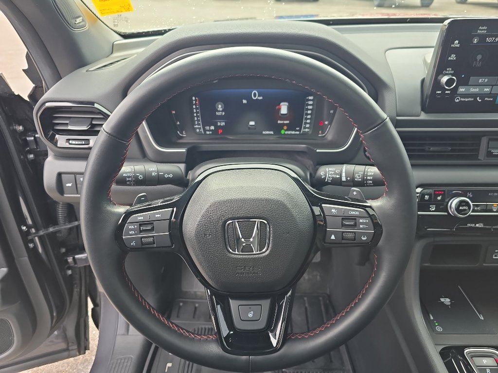 Used 2025 Honda Pilot Black Edition image 39