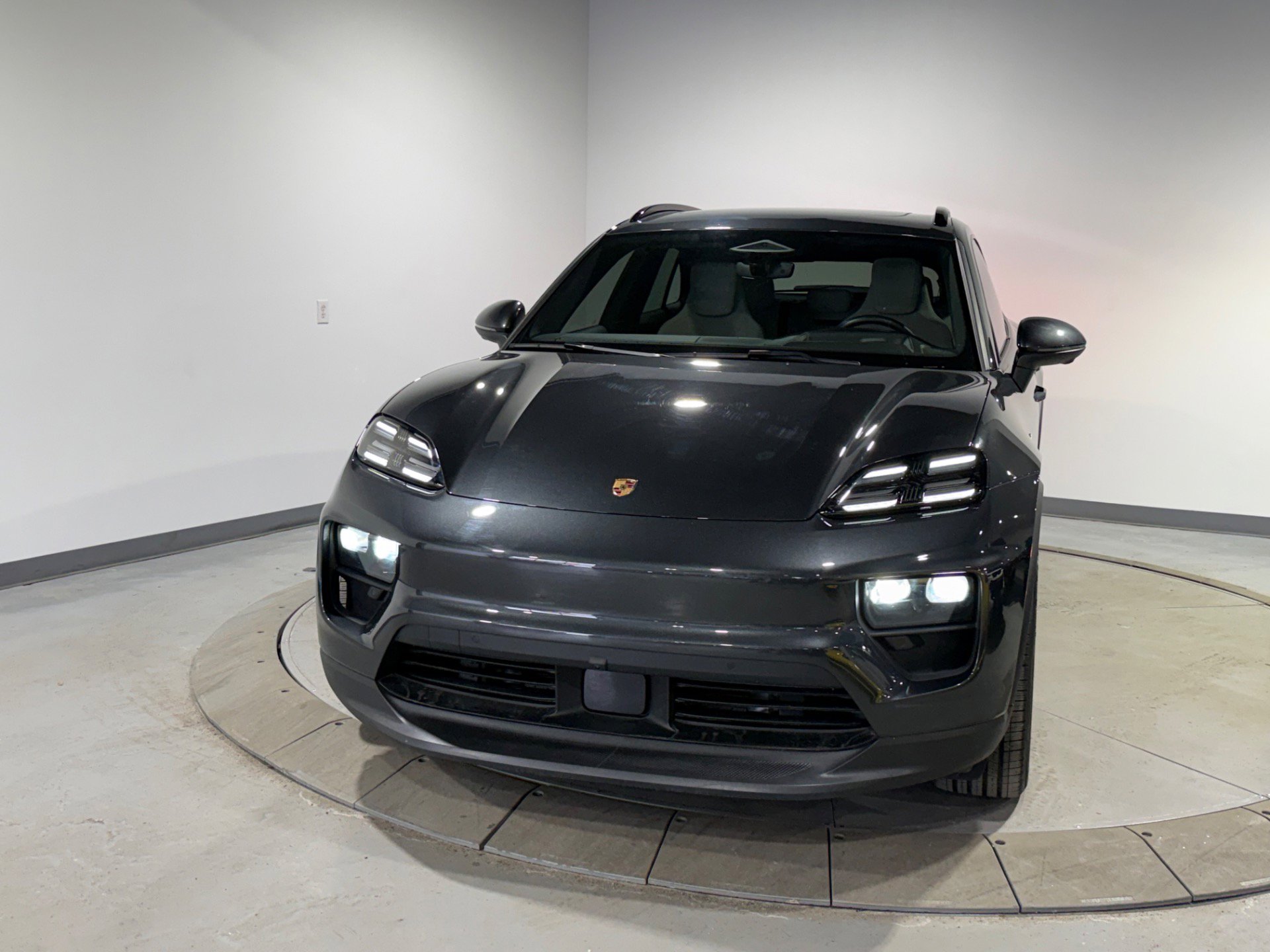 Used 2024 Porsche Macan 4 Electric w/ Premium Package image 7