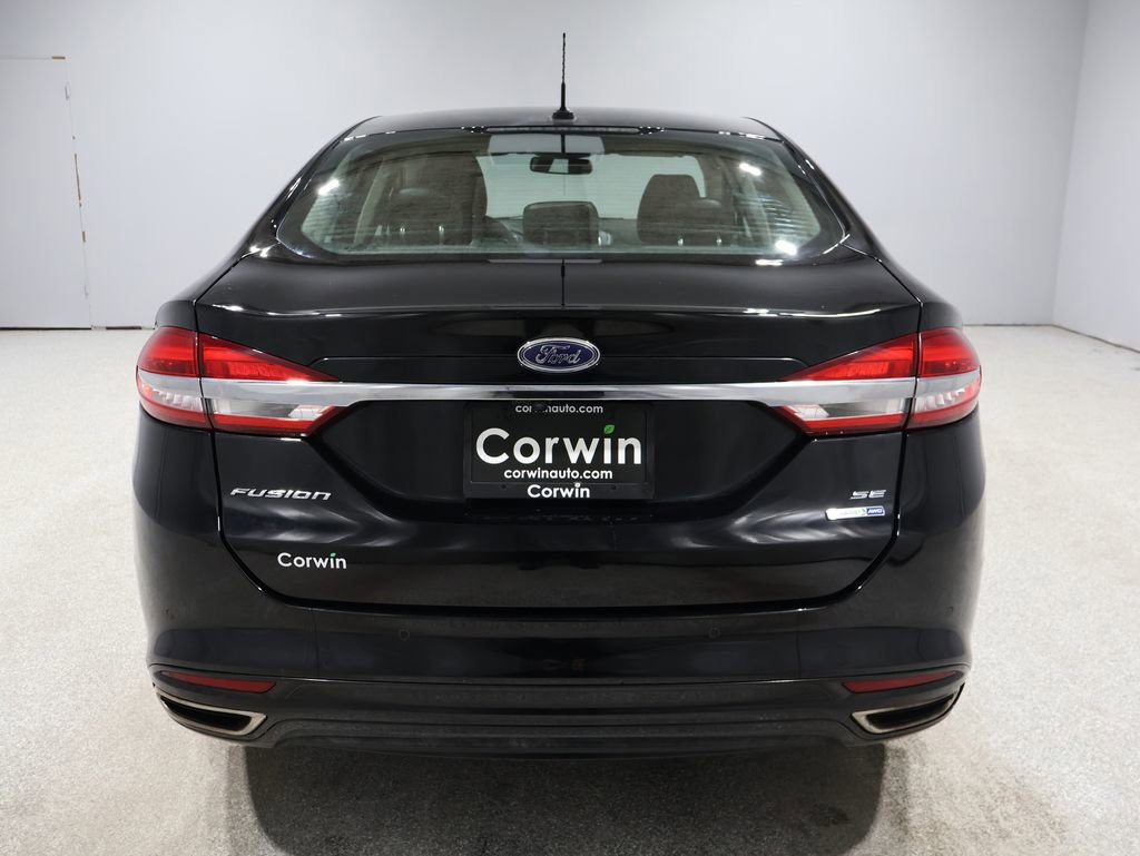 Used 2017 Ford Fusion SE w/ Fusion SE Technology Package image 14