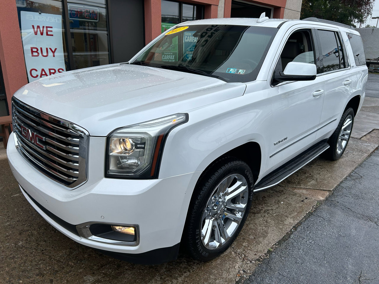 Used 2017 GMC Yukon SLT w/ Premium Edition image 2